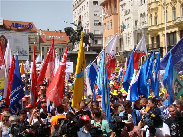 Prosvjednici na Trgu bana Jelačića